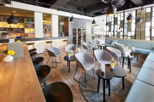 a restaurant with chairs and tables and a bar at nestor Hotel Neckarsulm in Neckarsulm