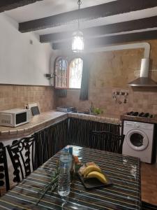 Kuchnia lub aneks kuchenny w obiekcie Casita Rural con Jacuzzi climatizado.