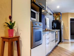 Kuchyň nebo kuchyňský kout v ubytování Résidence Verdi - Appartements meublés en centre ville