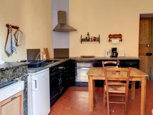 Kuchyň nebo kuchyňský kout v ubytování Résidence Verdi - Appartements meublés en centre ville