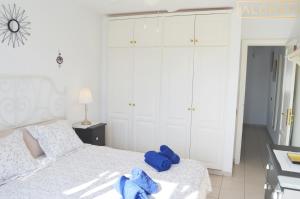 Łóżko lub łóżka w pokoju w obiekcie Casa Maresía Las Moreras con Vista Mar en primera linea y Piscina compartida