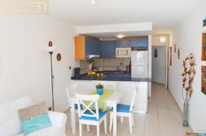 Kuchnia lub aneks kuchenny w obiekcie Casa Maresía Las Moreras con Vista Mar en primera linea y Piscina compartida