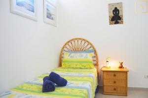 Łóżko lub łóżka w pokoju w obiekcie Casa Maresía Las Moreras con Vista Mar en primera linea y Piscina compartida