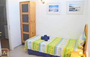 Łóżko lub łóżka w pokoju w obiekcie Casa Maresía Las Moreras con Vista Mar en primera linea y Piscina compartida