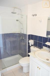 Łazienka w obiekcie Casa Maresía Las Moreras con Vista Mar en primera linea y Piscina compartida