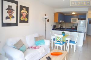 Kuchnia lub aneks kuchenny w obiekcie Casa Maresía Las Moreras con Vista Mar en primera linea y Piscina compartida