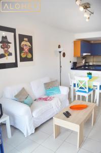 Część wypoczynkowa w obiekcie Casa Maresía Las Moreras con Vista Mar en primera linea y Piscina compartida