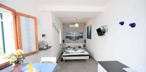 Postel nebo postele na pokoji v ubytování Double room "Dora" - La Scogliera