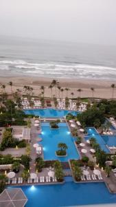 an aerial view of the resort and the beach at Mayan Vidanta Villas GOLF a 800 mt de la playa in Acapulco