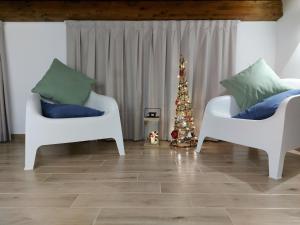 A seating area at Terrazza del Golfo