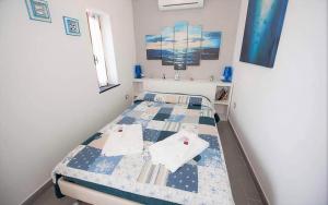 Postel nebo postele na pokoji v ubytování Double room "Dora" - La Scogliera
