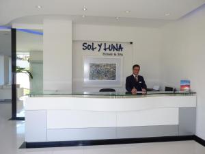 a man sitting at a desk in an office at Categoría, excelente ubicación y full amenities! in Punta del Este