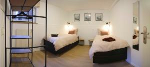 Ein Bett oder Betten in einem Zimmer der Unterkunft Ferienwohnung Eschenberg