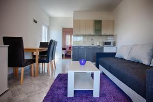 Kuchyň nebo kuchyňský kout v ubytování Apartments Dalia