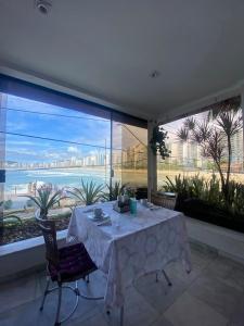 Uma varanda ou terraço em Grand Hotel Guarujá - A sua Melhor Experiência Beira Mar na Praia!