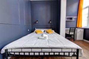 Łóżko lub łóżka w pokoju w obiekcie Rentimi - Apartament Kościuszki