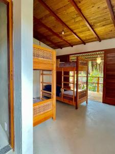 a room with bunk beds in a house at Vulva Caraíva Hostel e Pousada para Mulheres in Caraíva +23 photos