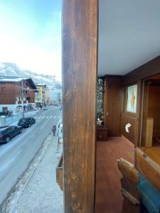 a balcony of a house with a view of a street at Incantevole monolocale in centro a Cortina. in Cortina dʼAmpezzo