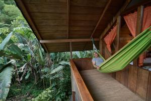 En balkon eller terrasse på Casa Divina Eco Lodge