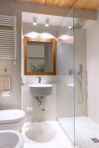 A bathroom at [DESIGN LOFT] Walking distance Brera-Duomo with Wifi+Netflix