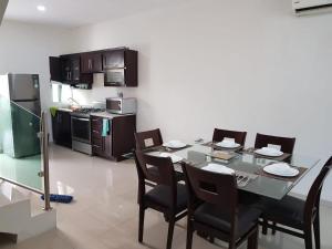 Kuchyň nebo kuchyňský kout v ubytování Casa en la playa