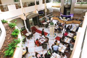 En restaurant eller et andet spisested på Al Seef Hotel