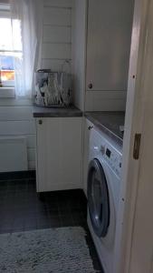 Gambar di galeri bagi 3 Bedroom Cottage with Sauna by the Sea di Vaasa +27 gambar