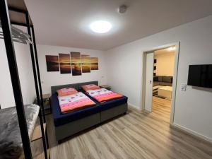 Ferienwohnung Raiffeisenstraße -groß-にあるベッド