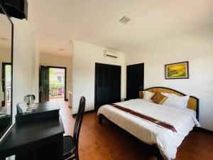Postel nebo postele na pokoji v ubytování Angkor Tiger Resort