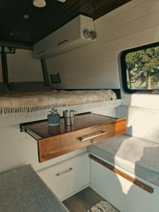 uma vista interior de uma caravana com 2 camas em Geo Campers - Full time living camper rental in Kutaisi, Tbilisi, Batumi, Georgia em Kutaisi