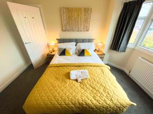 Kama o mga kama sa kuwarto sa Arden House -Modern, Stylish 3-bed near Solihull, NEC, Resorts World, Airport,HS2