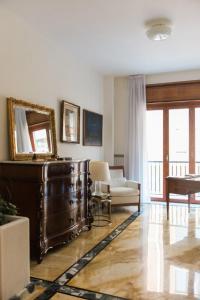 Gallery image of Starhost - GOLDEN APARTMENTS in Salerno