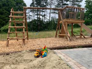 Plac zabaw dla dzieci w obiekcie Chalet Apart Hansler