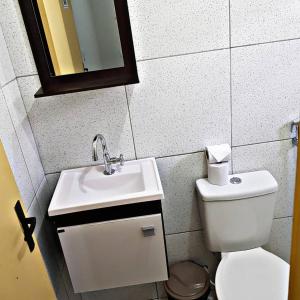 A bathroom at Pousada Descanso de Casa