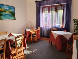 A restaurant or other place to eat at Hotel Cormorano