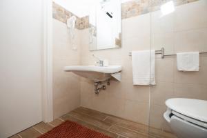 A bathroom at Camurria Sicilian B&B