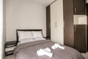 A bed or beds in a room at Meteora's Secret Garden House#2