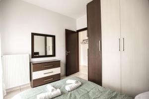 A bed or beds in a room at Meteora's Secret Garden House#2