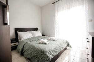 A bed or beds in a room at Meteora's Secret Garden House#2