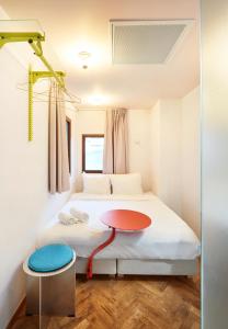 Postel nebo postele na pokoji v ubytování Hotel Not Hotel Rotterdam