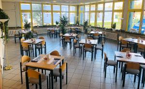 Reštaurácia alebo iné gastronomické zariadenie v ubytovaní Akademiehotel Jena