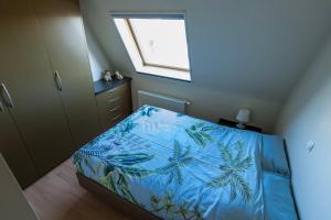 Ein Bett oder Betten in einem Zimmer der Unterkunft Huize Oesjoe