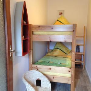 a bunk bed in a room with a bunk bed in a room at Apartmenthaus Seetempel in Scharbeutz