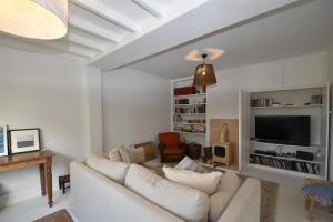 Μια τηλεόραση ή/και κέντρο ψυχαγωγίας στο Seaside Retreat