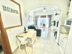 Η κουζίνα ή μικρή κουζίνα στο Mundo Beach House, Playa San Marcos, Tenerife