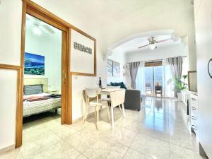 Ένα ή περισσότερα κρεβάτια σε δωμάτιο στο Mundo Beach House, Playa San Marcos, Tenerife