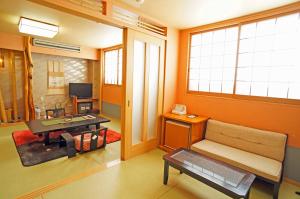 Ruang duduk di Yufu Ryochiku