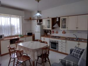 Köök või kööginurk majutusasutuses Villa Rosa