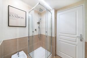 a bathroom with a shower with a glass door at Frontière Monaco, Terrasse, Vue Mer, Parking - AB in Beausoleil +17 photos
