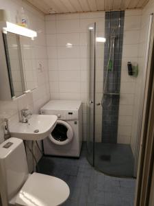 a bathroom with a toilet sink and a shower at Laajavuoren majapaikka — Condo in Laajavuori in Jyväskylä
